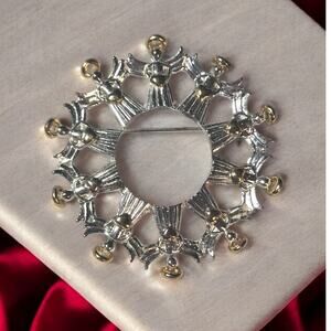 Avon Vintage Silvertone/Goldtone Angel Wreath Brooch/Pin